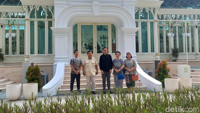 Prabowo Subianto bertemu Wali Gibran Rakabuming Raka dan Mangkunegoro X di Puro Mangkunegaran, Selasa (24/1/2023).