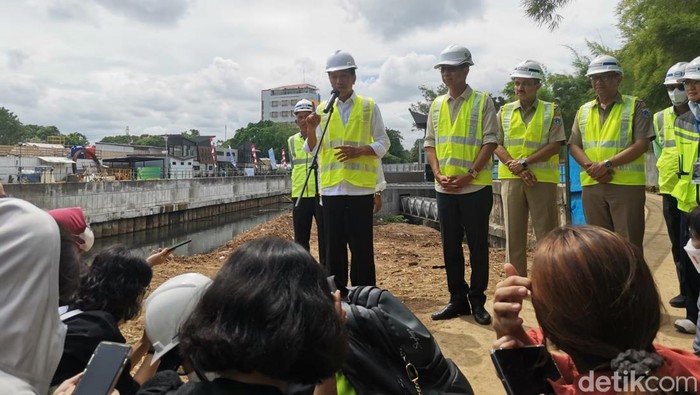 Presiden Jokowi tinjau proyek Sodetan Ciliwung