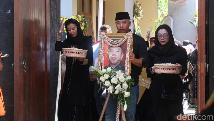 Prosesi pemakaman Dubes RI di Italia, M Prakosa di Kapanewon Bambanglipuro, Bantul, Selasa (24/1/2023).