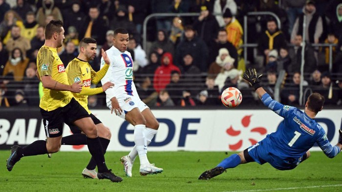 Paris Saint-Germains French forward Kylian Mbappe (C) scores a goal during the French Cup round of 32 football match between US Pays de Cassel and Paris Saint-Germain (PSG) at the Bollaert-Delelis stadium in Lens, northern France on January 23, 2023. (Photo by Francois LO PRESTI / AFP) (Photo by FRANCOIS LO PRESTI/AFP via Getty Images)