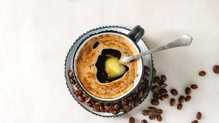 Racikan kopi mentega atau kerap dikenal dengan sebutan butter coffee atau bulletproof coffee.