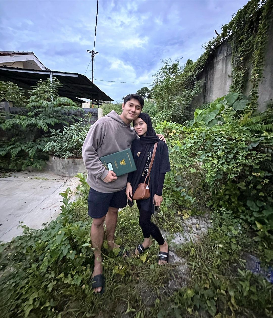 rizky billar dan lesti kejora dalam postingan instagram miliknya.