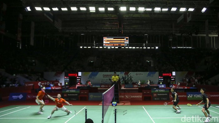 Sabar/Reza Susah Payah Kalahkan Wakil Belanda Jille/Van Der Lecq Pasangan ganda putra Indonesia, Sabar Karyaman Gutama/Moh Reza Pahlevi Isfahani meraih kemenangan di babak 32 besar Indonesia Masters 2023 di Istora Senayan, Jakarta.