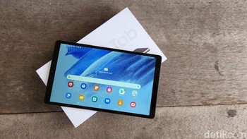 Harga Samsung Galaxy Tab A7 Lite Wi-Fi Rp 1.999.000 dengan satu pilihan warna Gray. Selama periode 23-26 Januari 2023, calon konsumen bisa mendapat harga spesial Rp1.899.000, khusus untuk pembelian di Samsung.com dan Shopee. Foto: Adi Fida Rahman/detikINET