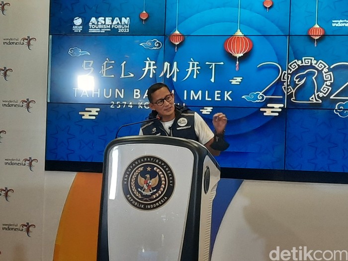 Sandiaga Uno dalam Weekly Press Briefing