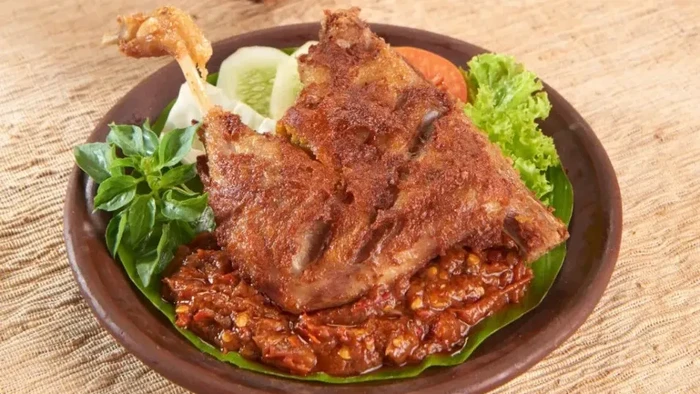 Sedap Puoll! 5 Aneka Penyetan Enak Bisa Dicicipi di Sini