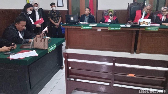 sidang pemukulan tongkat baseball sidang pemukulan tongkat baseball
