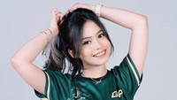 Lepas dari JKT48, Sisil kini jadi selebgram dan bagian salah satu tim e-sports. (Foto: dok Instagram)
