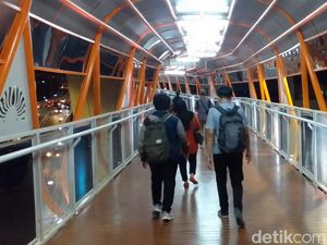 Sempat Terasa Goyang, Begini Spesifikasi Skywalk Kebayoran Lama