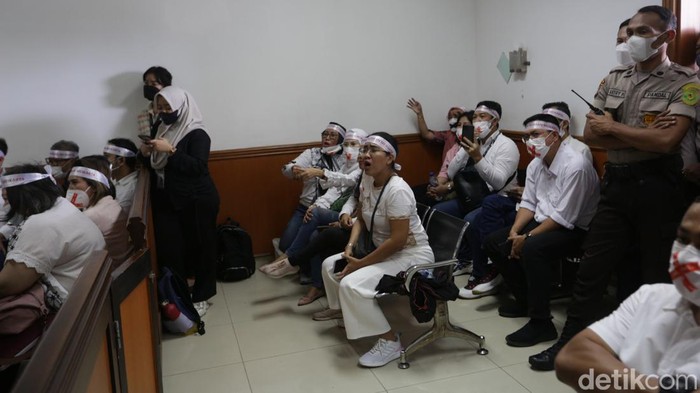 Suasana sidang gugatan pengembang Meikarta PT Mahkota Sentosa Utama (MSU), anak usaha PT Lippo Cikarang Tbk kepada Perkumpulan Komunitas Peduli Konsumen Meikarta (PKPKM) di Pengadilan Negeri Jakarta Barat, Selasa (24/1/2023).