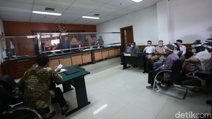 Suasana sidang gugatan pengembang Meikarta PT Mahkota Sentosa Utama (MSU), anak usaha PT Lippo Cikarang Tbk kepada Perkumpulan Komunitas Peduli Konsumen Meikarta (PKPKM) di Pengadilan Negeri Jakarta Barat, Selasa (24/1/2023).