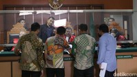 Terkait hal ini, konsumen menuntut adanya pengembalian dana atas kerugian yang dialami. Konsumen bahkan sudah tidak tertarik dengan unit dan menuntut uang kembali.  