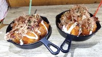 Takoyaki yang enak dan murah juga bisa ditemui di kawasan Depok. Kedainya bernama Takoyae Japanese Street Food. Kamu bisa menikmati takoyaki dengan harga Rp 15.000 - Rp 20.000. Foto: Google Review