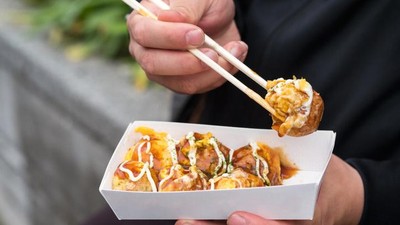 Empuk Gurih! 20 Takoyaki Rp 15 Ribuan Ada di Sini