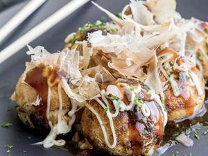Antar Pesanan Takoyaki, Ojol Ini Disuruh Tunggu Pelanggan Bercinta