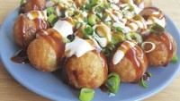 Takoyaki dengan harga terjangkau bisa dibeli dari Mr. Takoyaki yang berlokasi di Kebon Jeruk, Jakarta Barat. Kedai kecil ini menawarkan takoyaki yang enak dengan harga mulai dari Rp 16.000 untuk isi 4 pcs. Foto: Google Review/Instagram @mrtako.takoyaki