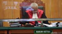 Mengadili, menyatakan terdakwa Henry Surya tersebut di atas terbukti melakukan perbuatan yang didakwakan tetapi bukan merupakan tindak pidana melainkan perkara perdata, ucap Hakim Ketua Syafrudin Ainor di Pengadilan Negeri Jakarta Barat, Selasa (24/1/2023).