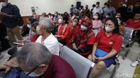 Sidang ini turut disaksikan para korban KSP Indosurya. Henry Surya sebelumnya dituntut 20 tahun bui dan denda Rp 200 miliar subsider 1 tahun kurungan. Henry Surya dihadirkan secara virtual dalam persidangan ini.
