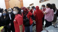 Jaksa meyakini Henry melanggar Pasal 46 ayat 1 UU RI Nomor 10 Tahun 1998 tentang Perubahan atas UU RI Nomor 7 Tahun 1992 tentang Perbankan juncto Pasal 55 ayat 1 ke-1 KUHP.  Jaksa menilai hal-hal yang memberatkan Henry Surya salah satunya Henry telah menimbulkan kerugian ekonomi terhadap para korban sebesar Rp 16 triliun.