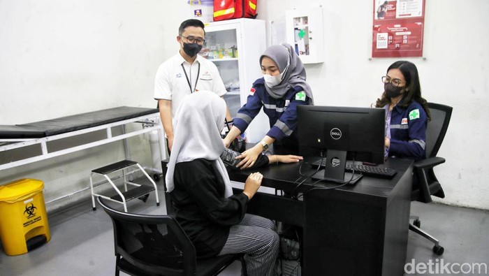 Wujud Nyata Pelayanan Transportasi LRT Jakarta LRT Jakarta melalui campaign #NyamankanJakarta mewujudkan pelayanan transportasi publik yang prima. Penasaran? Ini foto-fotonya.