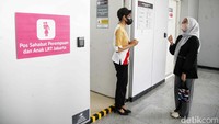 Kampanye ini diwujudkan lewat beberapa fasilitas seperti, nursery room, Pos Sahabat Perempuan dan Anak (SAPA), bangku prioritas untuk penyandang disabilitas, orang tua, ibu hamil, dan anak-anak.