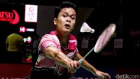 Pada gim kedua, Ginting tetap konsisten, kemudian mengakhiri laga usai merebut gim kedua 21-12. 
