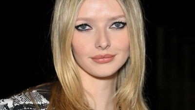 7 Gaya Apple Martin, Anak Gwyneth Paltrow Tampil Perdana di Paris Fashion Week