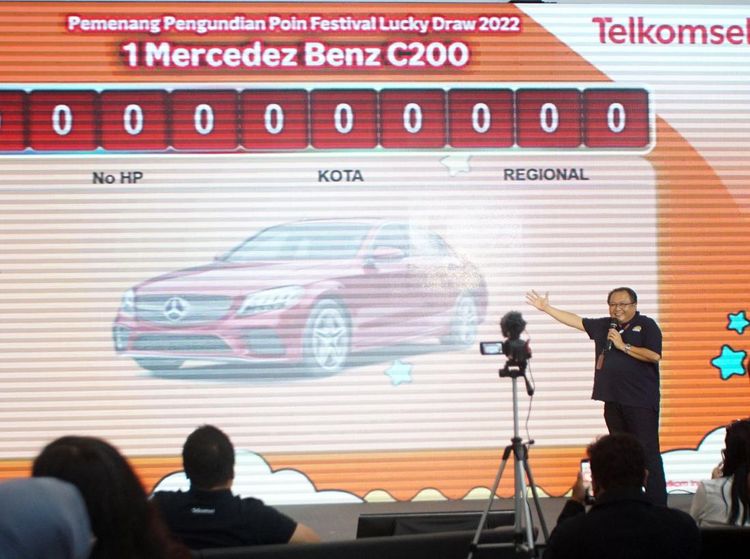 Apresiasi Loyalitas Pelanggan dengan Mobil Mewah