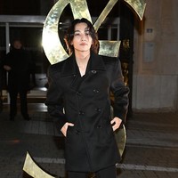 Jeonghan SEVENTEEN menghadiri Paris Fashion Week 2023 untuk pertama kalinya. Visual grup SEVENTEEN itu menjadi tamu spesial yang mewakili Saint Laurent pada Selasa (17/1/2023). Foto: Getty Images