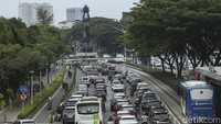 Kendati demikian, kepadatan lalu lintas itu tidak menyebabkan kendaraan stuck atau berhenti di tempat.