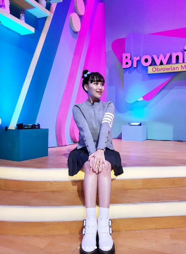 Ayu Ting Ting sendiri memang kerap terlihat bergaya ala wanita Korea. Namun belakangan penampilannya dipuji jadi semakin mirip wanita Korea. Bagaimana menurutmu? Foto: Instagram/@ayutingting92