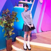 Penampilan Ayu Ting Ting belakangan kembali mencuri atensi karena terlihat semakin cantik dan awet muda. Tak hanya itu saja, gayanya pun jadi semakin mirip dengan eonni Korea. Foto: Instagram/@ayutingting92