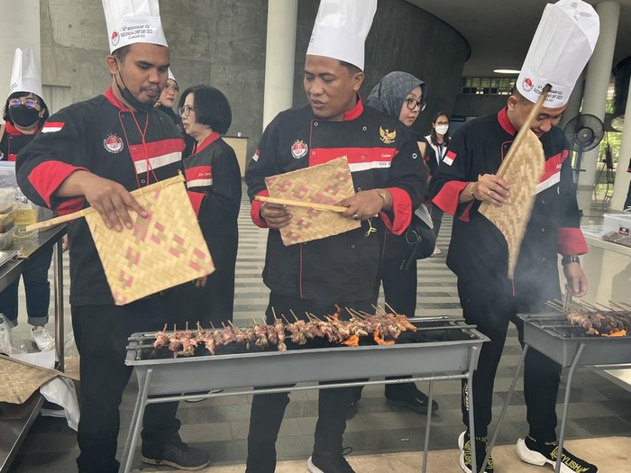 Bakar 1600 Tusuk Sate di HUT ke-16 ICA