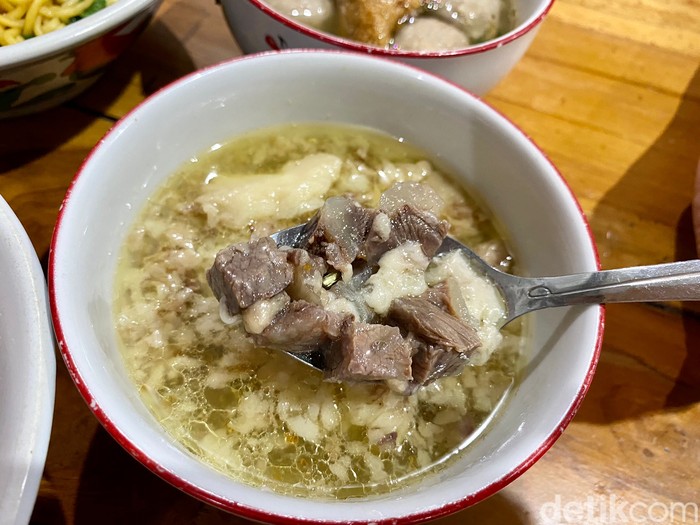 Bakso Pa'de Jangkung: Bikin Nagih! Bakso Topping Tahu dan Paru Goreng Legendaris