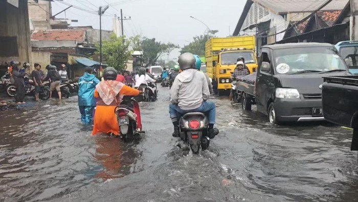 banjir di surabaya