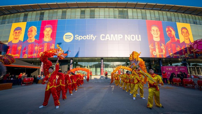 Klub Spanyol FC Barcelona ikut memeriahkan Tahun Baru Imlek 2023. Ada beragam kegiatan di Camp Nou.
