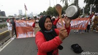 Profesi Pekerja Rumah Tangga (PRT) ini memiliki karakteristik yang unik dan spesifik sehingga rentan terhadap berbagai permasalahan yang dapat merugikan baik PRT maupun pemberi kerja.  