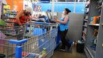 Bulan Maret, Walmart Bakal Naikkan Gaji Karyawan US$ 14-19 Per Jam