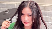 Ya bisa pencak silat, nggak jago-jago banget. Karena menurut aku, buat jaga diri sendiri. Terus kedua, karena memang turunan keluarga aku, ujar Dara Ayu. (Foto: dok Instagram)