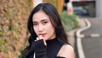 Saat jadi tamu dalam konten YouTube Ini Bukan Talkshow, Dara Ayu belajar pencak silat sejak kecil. (Foto: dok Instagram)
