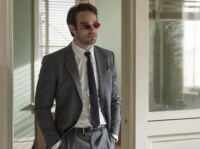 Charlie Cox dalam serial Daredevil.