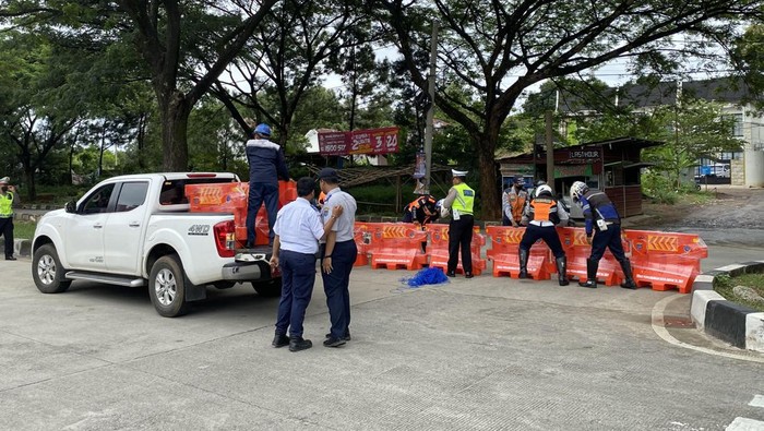 Dishub Depok Resmi Tutup 5 Titik U-turn di GDC, Kecuali Depan PLN (Devi/detikcom)