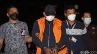 Izil Azhar ditangkap tim penyidik KPK dengan dibantu oleh jajaran Polda Aceh pada Selasa (24/1). Dia ditangkap di daerah Banda Aceh. Kabag Pemberitaan KPK Ali Fikri mengatakan penangkapan Izil Azhar tidak dilakukan secara tiba-tiba. Izil telah dipantau intens oleh penyidik KPK sejak akhir tahun 2022. 