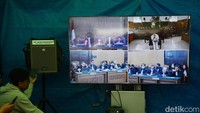 Selain itu, dalam kesimpulan pembelaannya, Arman Hanis dkk meminta hakim memerintahkan Kapolri mencabut garis polisi di rumah Duren Tiga. Tim pengacara meminta hakim untuk memerintahkan barang bukti milik Putri dikembalikan.