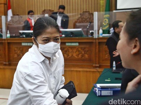Terdakwa Putri Candrawathi dan tim penasehat hukum kembali hadir di persidangan kasus pembunuhan Josua di PN Jakarta Selatan.