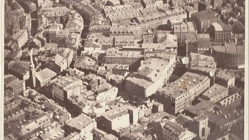 Foto Udara Pertama. Pada tahun 1860, jauh sebelum drone bahkan menjadi ide di benak beberapa jenius teknologi, foto udara pertama diambil dari balon udara. Ini menunjukkan kota Boston dari pemandangan luas, 2.000 kaki. Artis, James Wallace Black, menamainya Boston, seperti yang dilihat Elang dan Angsa Liar. Foto: Boredpanda