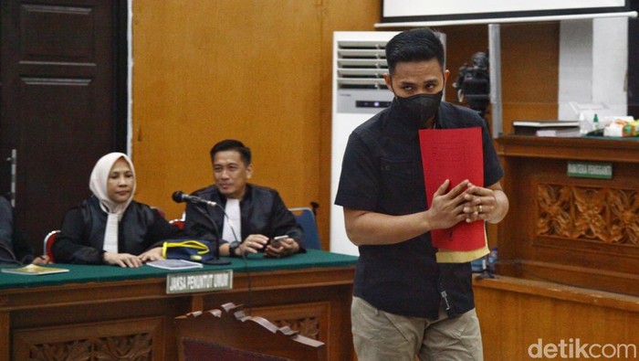 Terdakwa Richard Eliezer dan tim penasehat hukum kembali hadir di persidangan kasus pembunuhan Josua di PN Jakarta Selatan, Rabu (25/1/2023).