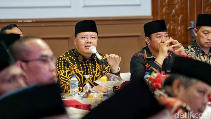 Gubernur Bengkulu Rohidin Mersyah mengajak seluruh Forkopimda bersama mengatasi kemiskinan dan stunting.