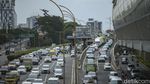Jalan Gatsu-Polda Metro Jaya Macet Hingga Siang Ini