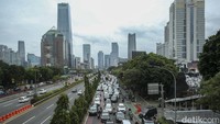 Pantauan detikcom pukul 11.30 kemacetan masih terasa, TOL dalam kota juga terdampak.